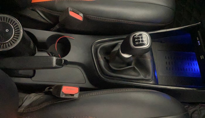 2021 Hyundai NEW I20 ASTA (O) 1.2 MT, Petrol, Manual, 69,787 km, Gear Lever