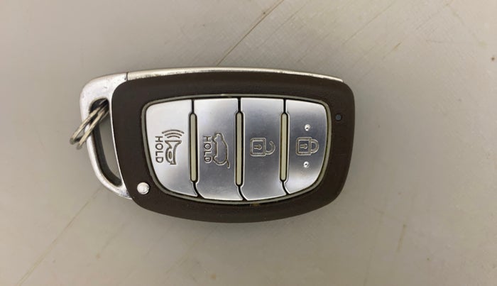 2021 Hyundai NEW I20 ASTA (O) 1.2 MT, Petrol, Manual, 69,787 km, Key Close Up