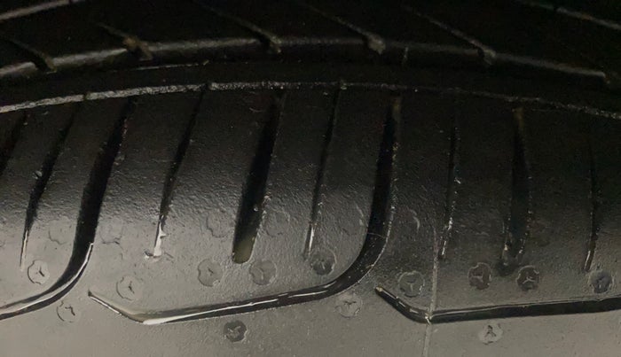 2021 Hyundai NEW I20 ASTA (O) 1.2 MT, Petrol, Manual, 69,787 km, Right Front Tyre Tread