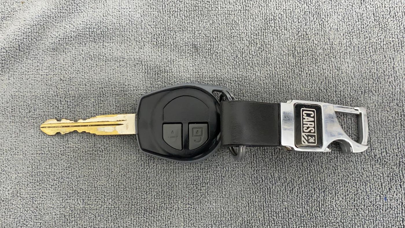 2012 Maruti Swift VXI, CNG, Manual, 53,950 km, Key Close Up