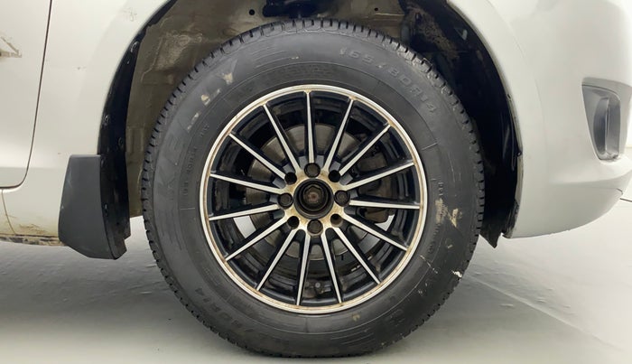 2012 Maruti Swift VXI, CNG, Manual, 53,950 km, Right Front Wheel