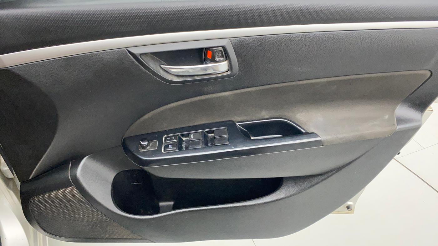 2012 Maruti Swift VXI, CNG, Manual, 53,950 km, Driver Side Door Panels Control