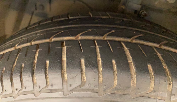 2015 Maruti Ciaz ZXI+, Petrol, Manual, 68,708 km, Left Front Tyre Tread