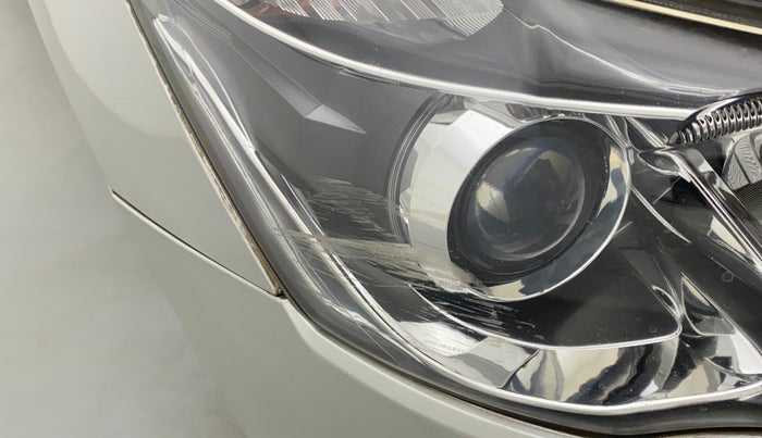 2015 Maruti Ciaz ZXI+, Petrol, Manual, 68,708 km, Right headlight - Minor scratches