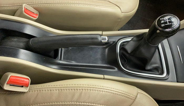 2015 Maruti Ciaz ZXI+, Petrol, Manual, 68,708 km, Gear Lever