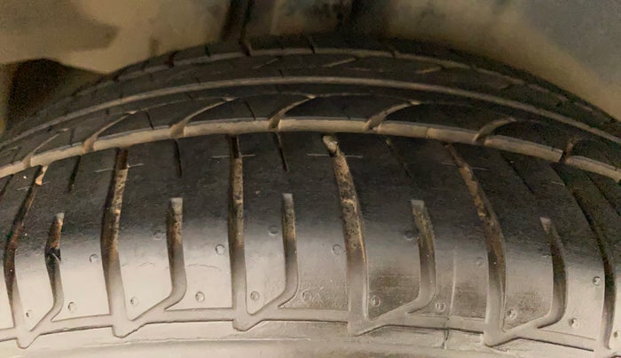 2015 Maruti Ciaz ZXI+, Petrol, Manual, 68,708 km, Right Rear Tyre Tread