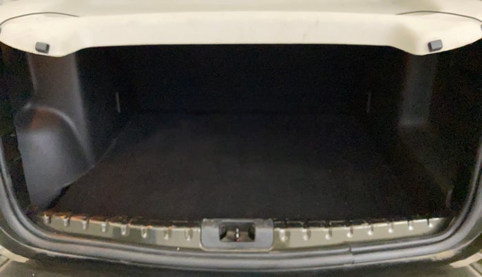 2020 Renault Duster RXZ 1.5 PETROL MT, Petrol, Manual, 50,715 km, Boot Inside