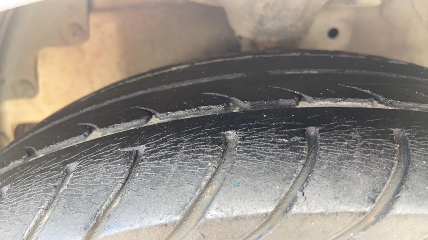 2018 Hyundai Eon ERA +, Petrol, Manual, 61,857 km, Left Front Tyre Tread