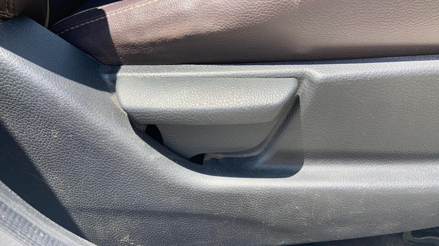 2018 Hyundai Eon ERA +, Petrol, Manual, 61,857 km, Driver Side Adjustment Panel