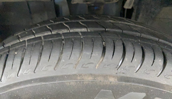 2021 Renault TRIBER RXZ AT, Petrol, Automatic, 10,682 km, Left Front Tyre Tread