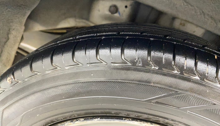 2018 Hyundai Eon ERA +, CNG, Manual, 86,223 km, Left Rear Tyre Tread