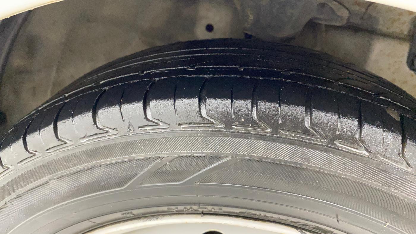 2018 Hyundai Eon ERA +, CNG, Manual, 86,301 km, Right Front Tyre Tread