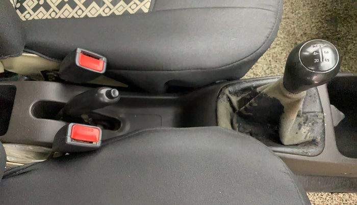 2018 Hyundai Eon ERA +, CNG, Manual, 86,223 km, Gear Lever