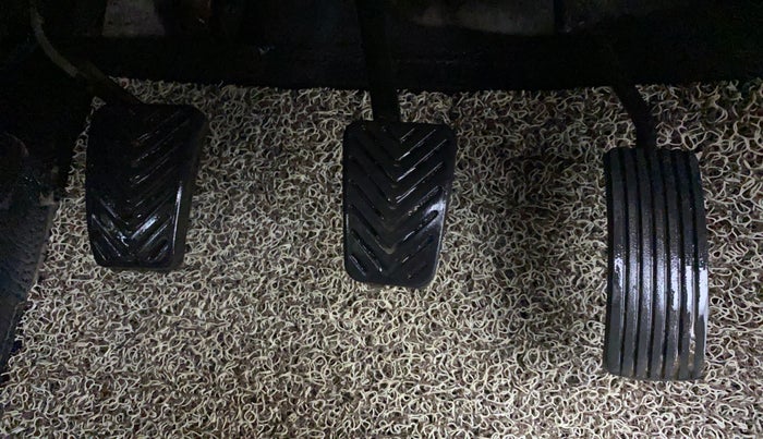 2018 Hyundai Eon ERA +, CNG, Manual, 86,223 km, Pedals