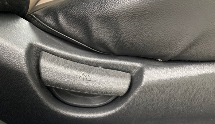 2018 Hyundai Grand i10 MAGNA AT 1.2 KAPPA VTVT, Petrol, Automatic, 49,574 km, Driver Side Adjustment Panel