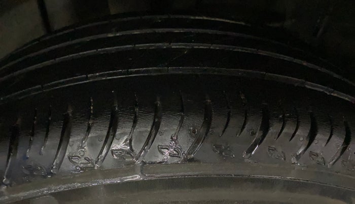 2022 Nissan MAGNITE XV MT, Petrol, Manual, 35,208 km, Right Rear Tyre Tread