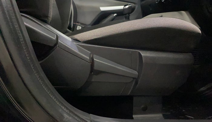 2022 Nissan MAGNITE XV MT, Petrol, Manual, 35,208 km, Driver Side Adjustment Panel