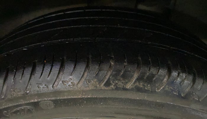 2022 Nissan MAGNITE XV MT, Petrol, Manual, 35,208 km, Left Rear Tyre Tread