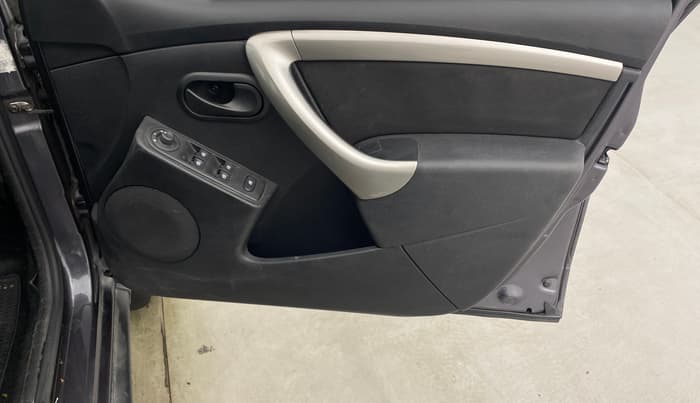 2019 Renault Duster RXS 1.5 PETROL MT, Petrol, Manual, 52,218 km, Driver Side Door Panels Control