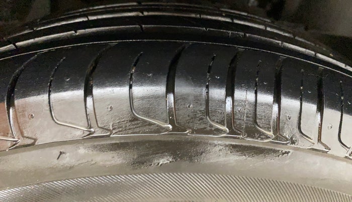 2018 Tata NEXON XZ PETROL, Petrol, Manual, 31,076 km, Right Front Tyre Tread