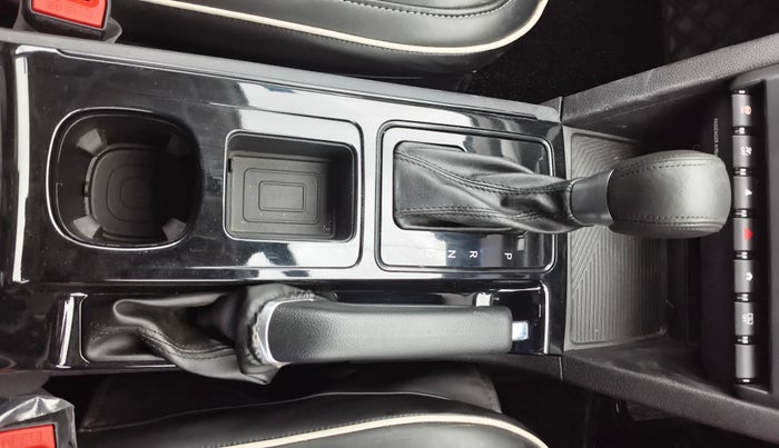 2024 Mahindra XUV700 AX5 Petrol AT 7 STR, Petrol, Automatic, 10,524 km, Gear Lever