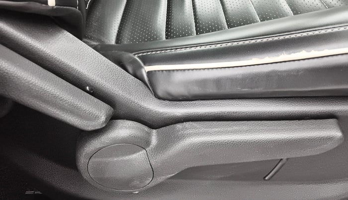 2024 Mahindra XUV700 AX5 Petrol AT 7 STR, Petrol, Automatic, 10,524 km, Driver Side Adjustment Panel