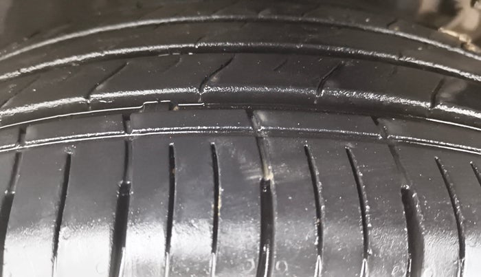 2024 Mahindra XUV700 AX5 Petrol AT 7 STR, Petrol, Automatic, 10,524 km, Left Front Tyre Tread