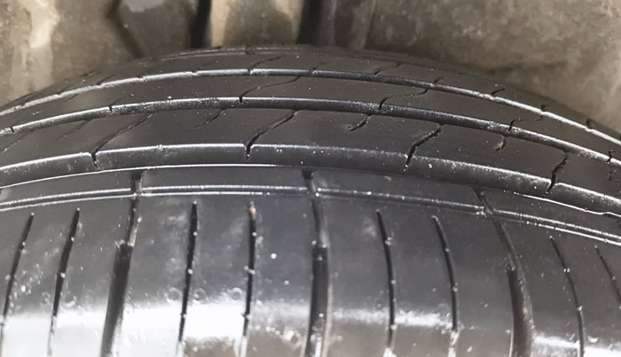 2024 Mahindra XUV700 AX5 Petrol AT 7 STR, Petrol, Automatic, 10,524 km, Right Rear Tyre Tread