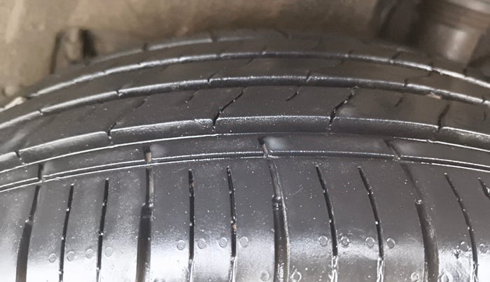 2024 Mahindra XUV700 AX5 Petrol AT 7 STR, Petrol, Automatic, 10,524 km, Left Rear Tyre Tread