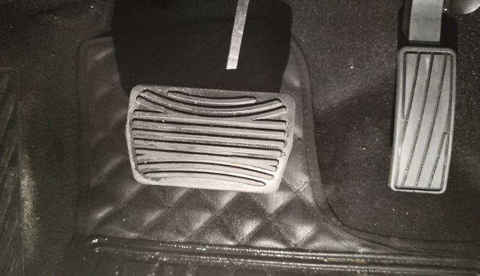 2024 Mahindra XUV700 AX5 Petrol AT 7 STR, Petrol, Automatic, 10,524 km, Pedals