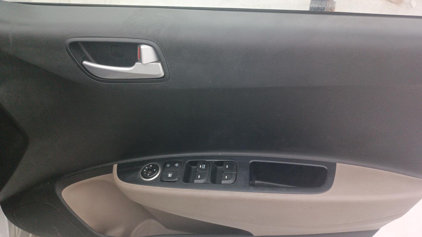 2017 Hyundai Grand i10 SPORTZ 1.2 KAPPA VTVT, Petrol, Manual, 23,635 km, Driver Side Door Panels Control