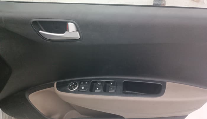 2017 Hyundai Grand i10 SPORTZ 1.2 KAPPA VTVT, Petrol, Manual, 23,635 km, Driver Side Door Panels Control
