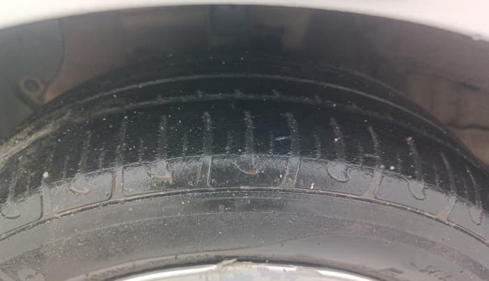 2017 Hyundai Grand i10 SPORTZ 1.2 KAPPA VTVT, Petrol, Manual, 23,635 km, Left Front Tyre Tread