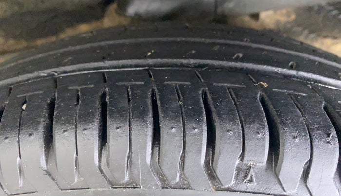 2010 Hyundai i10 MAGNA 1.2, Petrol, Manual, 49,975 km, Left Rear Tyre Tread