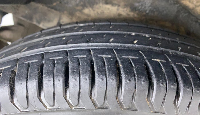 2010 Hyundai i10 MAGNA 1.2, Petrol, Manual, 49,975 km, Right Rear Tyre Tread