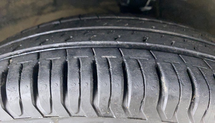 2010 Hyundai i10 MAGNA 1.2, Petrol, Manual, 49,975 km, Right Front Tyre Tread