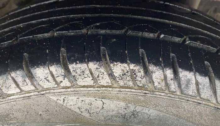 2015 Honda Amaze 1.2L I-VTEC VX, Petrol, Manual, 25,311 km, Left Rear Tyre Tread