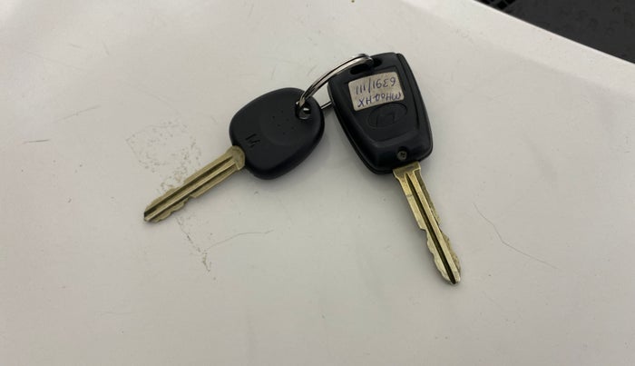 2017 Hyundai Grand i10 SPORTZ (O) AT 1.2 KAPPA VTVT, Petrol, Automatic, 66,322 km, Key Close Up