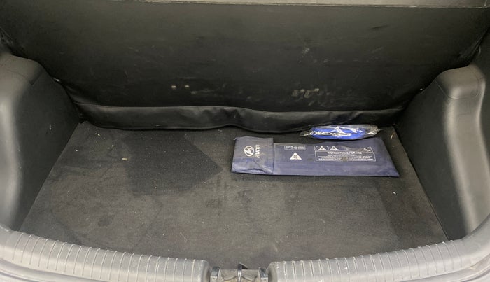 2017 Hyundai Grand i10 SPORTZ (O) AT 1.2 KAPPA VTVT, Petrol, Automatic, 66,322 km, Boot Inside