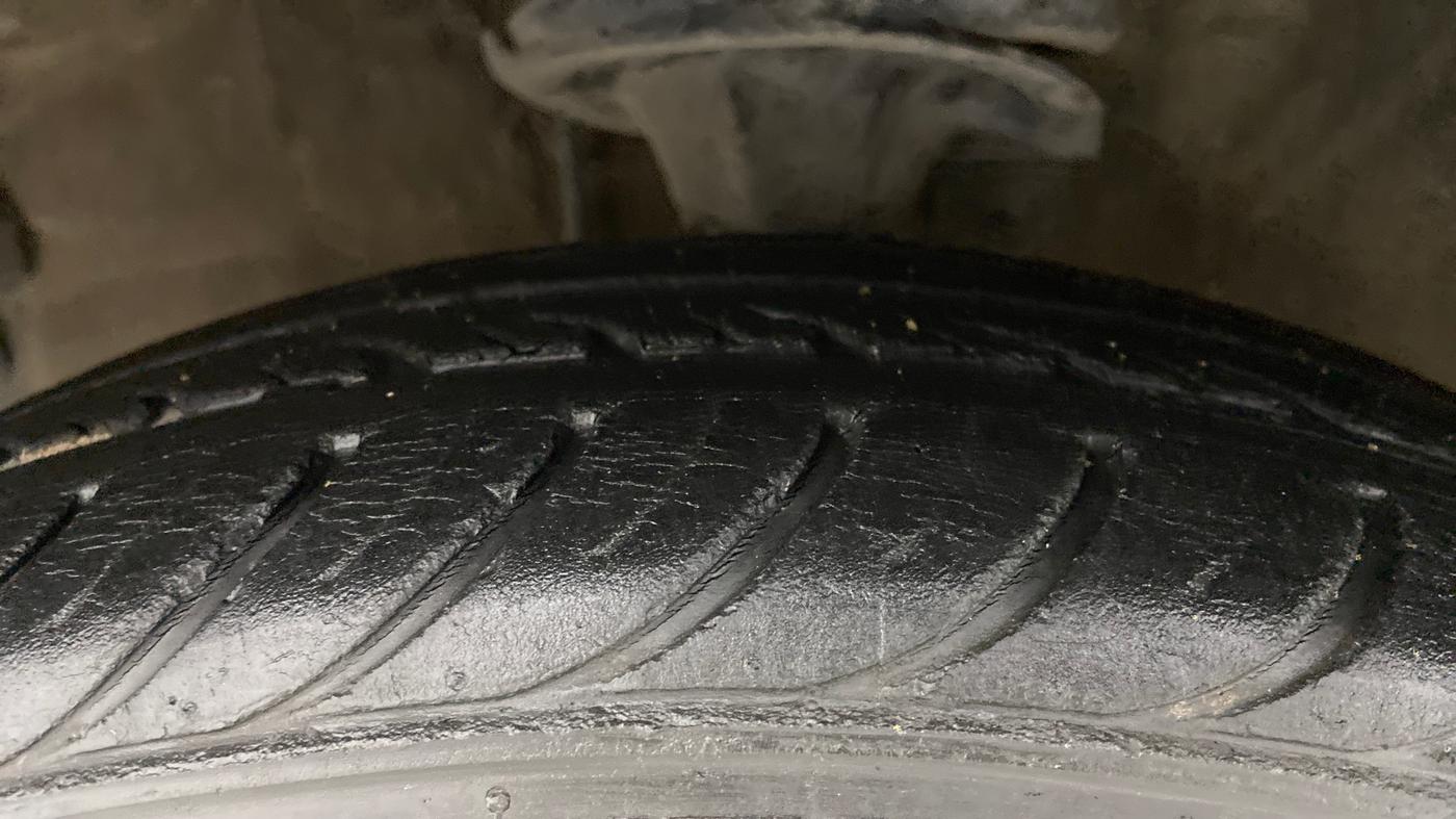 2012 Hyundai i10 SPORTZ 1.2, Petrol, Manual, 40,556 km, Left Front Tyre Tread