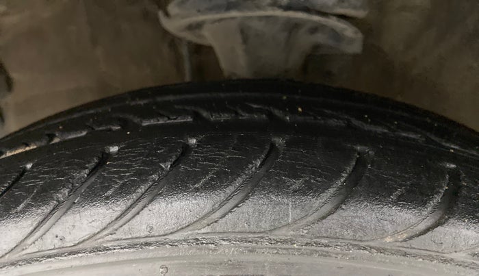 2012 Hyundai i10 SPORTZ 1.2, Petrol, Manual, 40,556 km, Left Front Tyre Tread