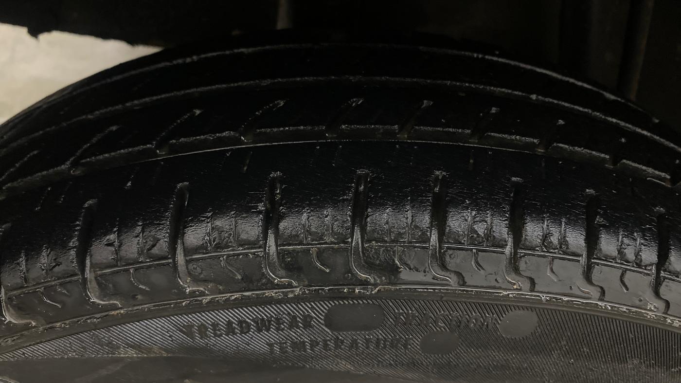2017 Renault Kwid RXT 1.0, Petrol, Manual, 54,039 km, Right Rear Tyre Tread