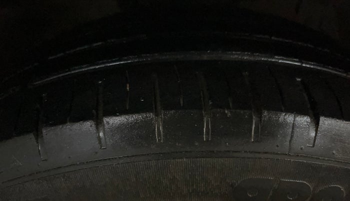 2019 Maruti Ciaz ALPHA 1.5 SHVS PETROL, Petrol, Manual, 57,453 km, Right Front Tyre Tread