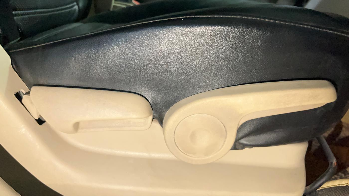 2019 Maruti Ciaz ALPHA 1.5 SHVS PETROL, Petrol, Manual, 57,453 km, Driver Side Adjustment Panel