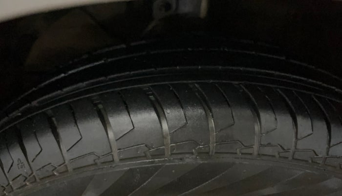 2022 Maruti Dzire VXI, Petrol, Manual, 24,655 km, Left Front Tyre Tread