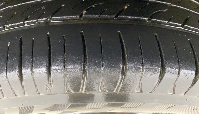 2016 Maruti Wagon R 1.0 VXI AMT, Petrol, Automatic, 76,914 km, Left Front Tyre Tread