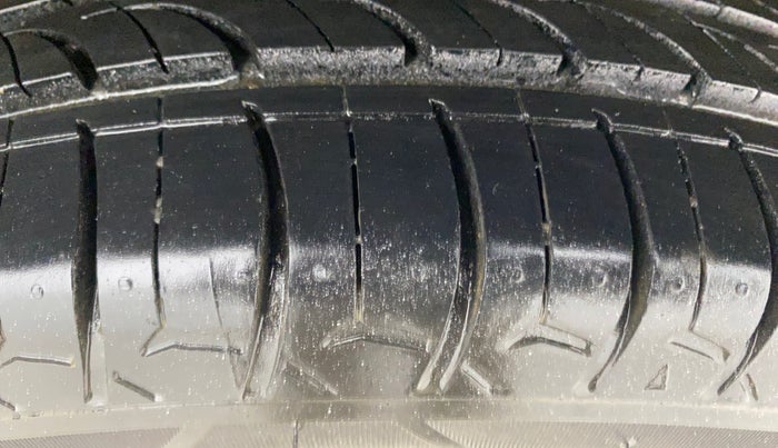 2016 Maruti Wagon R 1.0 VXI AMT, Petrol, Automatic, 76,914 km, Left Rear Tyre Tread