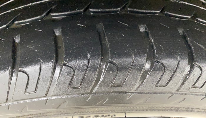 2016 Maruti Wagon R 1.0 VXI AMT, Petrol, Automatic, 76,914 km, Right Front Tyre Tread