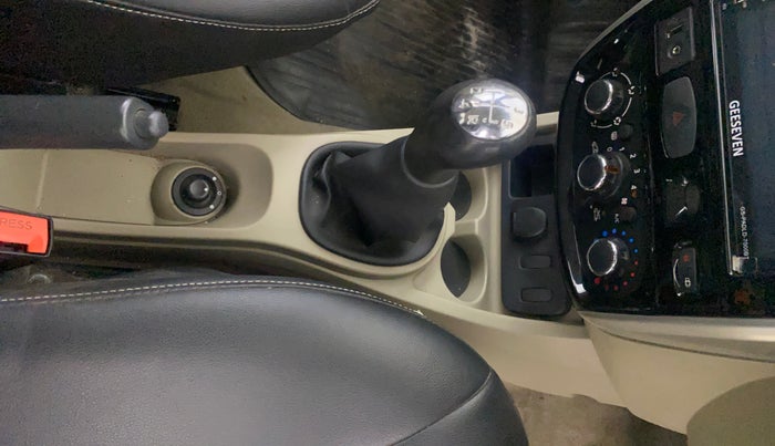 2015 Nissan Terrano XL (P), Petrol, Manual, 30,851 km, Gear Lever