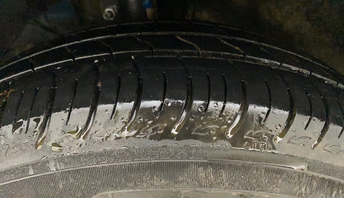 2021 Maruti Baleno DELTA PETROL 1.2, Petrol, Manual, 31,567 km, Left Front Tyre Tread